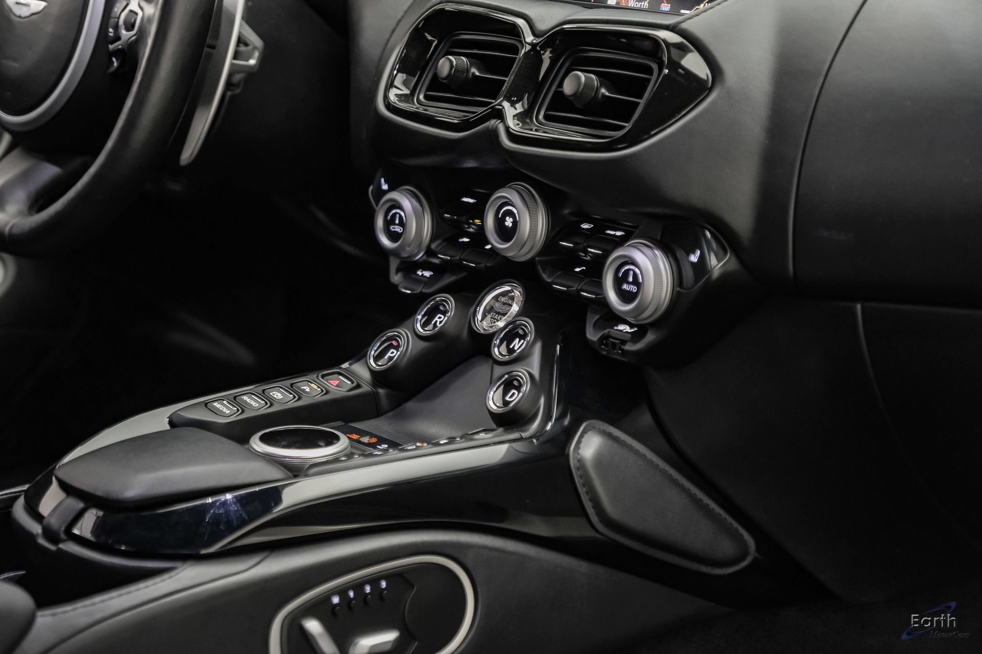 Used 2022 Aston Martin V8 Vantage Coupe RWD image 55