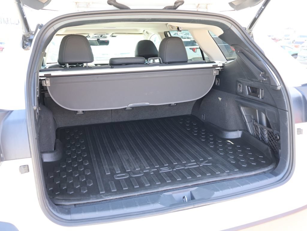 Used 2025 Subaru Outback Onyx Edition AWD/4WD image 14