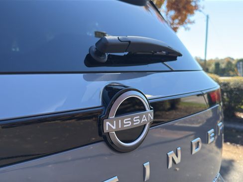 New 2025 Nissan Pathfinder Platinum image 13