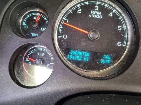 Used 2012 Chevrolet Suburban LT RWD image 58