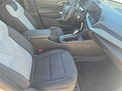 Used 2025 Chevrolet Trax LS image 10