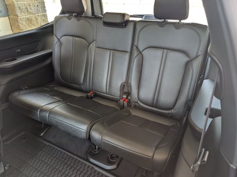 Used 2024 Jeep Wagoneer Series II RWD image 19