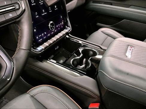 Used 2025 GMC Yukon XL AT4 w/ AT4 Premium Plus Package image 18