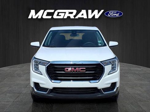 Used 2024 GMC Terrain SLE FWD image 3