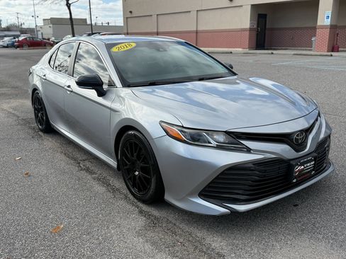 Used 2018 Toyota Camry LE image 5