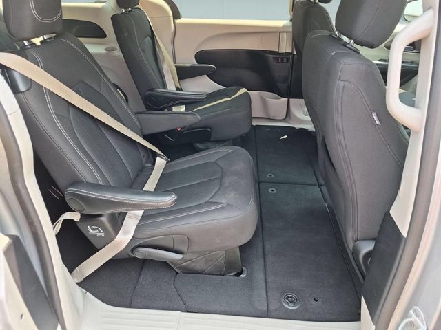 Used 2024 Chrysler Voyager LX FWD image 28