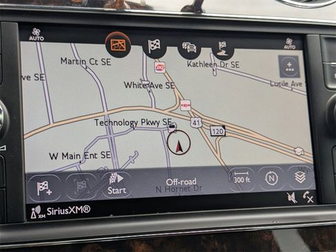 Used 2019 Bentley Bentayga image 16