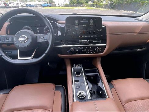 Used 2025 Nissan Pathfinder Platinum AWD/4WD image 16