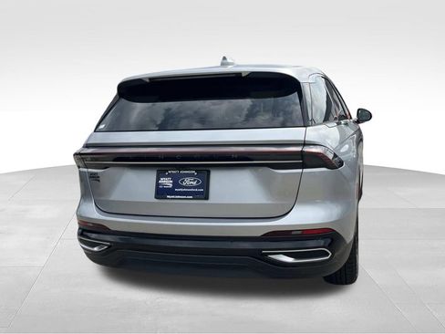 Used 2024 Lincoln Nautilus Premier AWD/4WD image 5