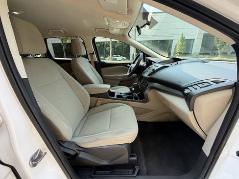 Used 2017 Ford Escape SE AWD/4WD image 15