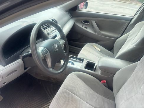 Used 2011 Toyota Camry LE FWD image 19