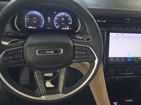 Used 2024 Jeep Grand Cherokee L Limited AWD/4WD image 9