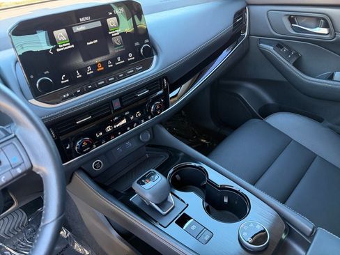 Used 2023 Nissan Rogue SL w/ SL Premium Package AWD/4WD image 18