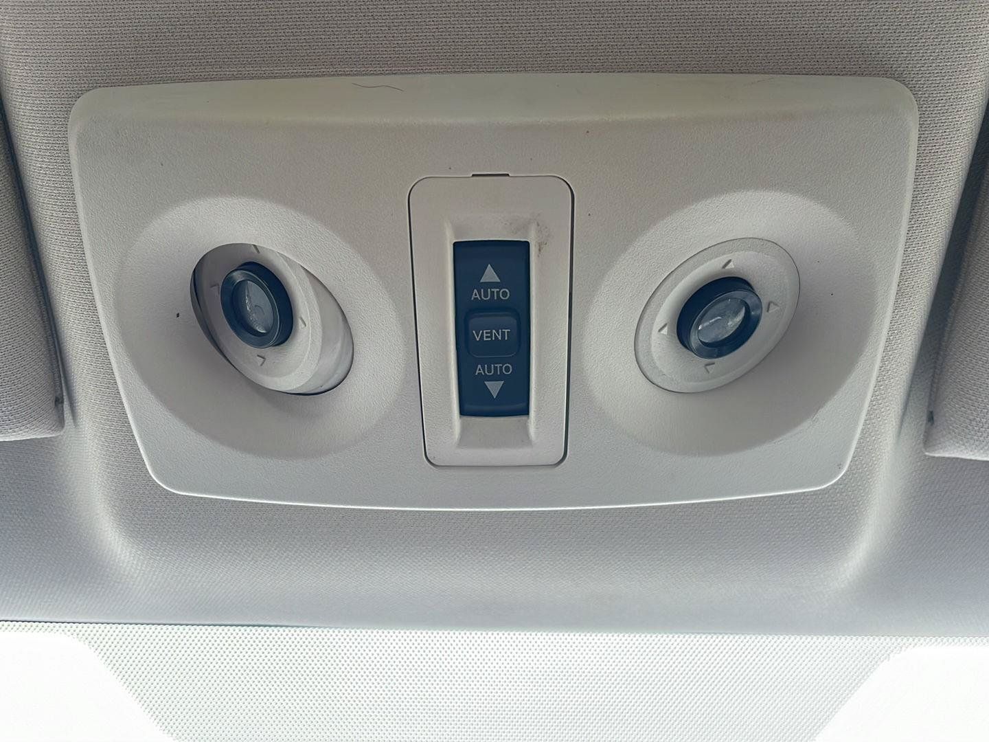 Used 2010 Chrysler Sebring Limited FWD image 22