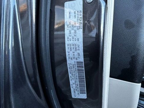 Used 2020 Chrysler Pacifica Limited w/ Tire & Wheel Group image 9