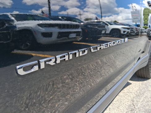 Used 2023 Jeep Grand Cherokee Limited AWD/4WD image 9