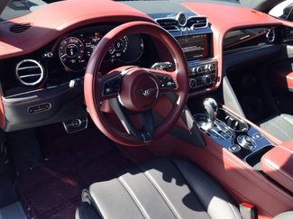 Used 2025 Bentley Bentayga video 4