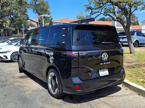 New 2025 Volkswagen ID. Buzz Pro S RWD image 3