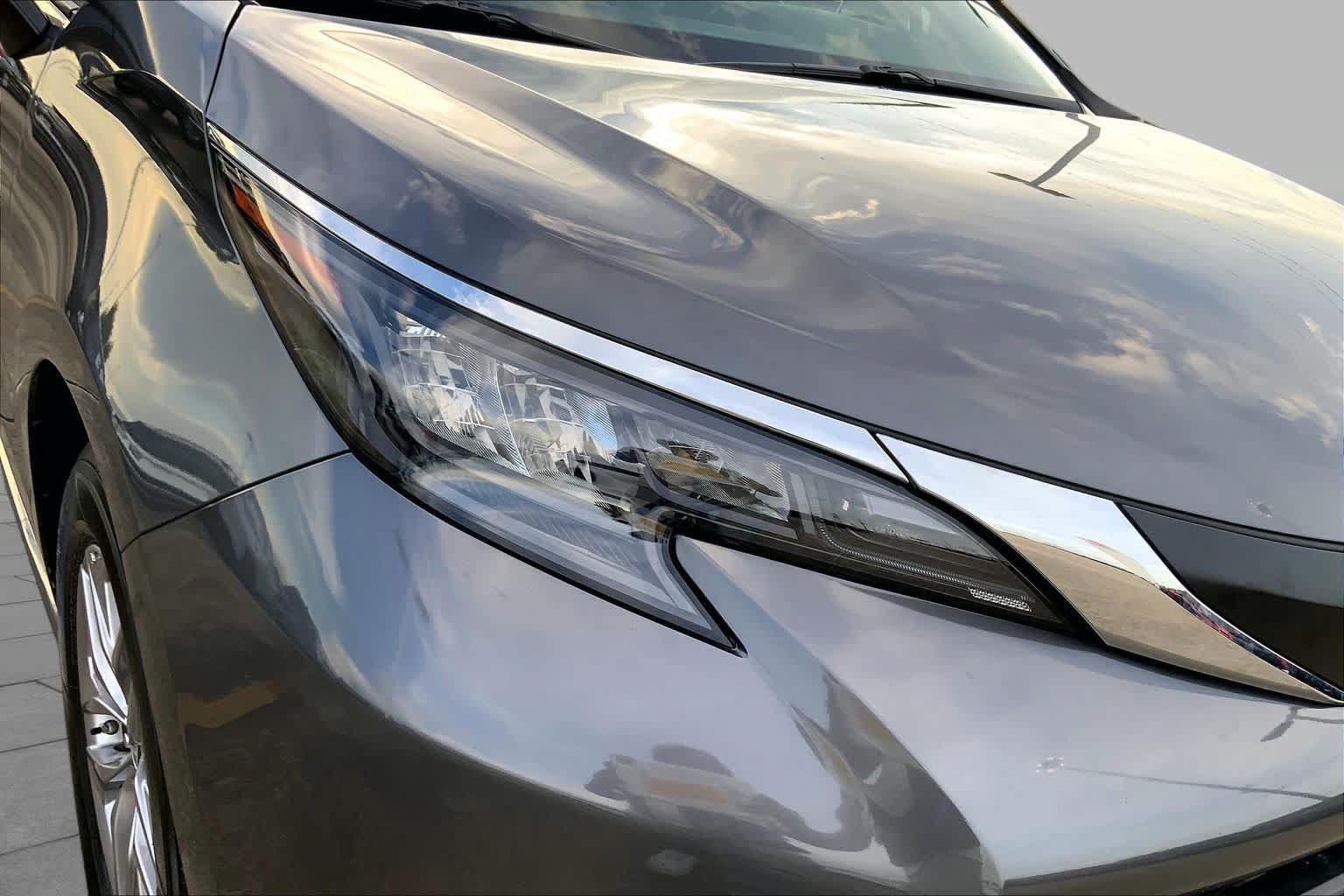 Certified 2025 Toyota Sienna XLE FWD image 27