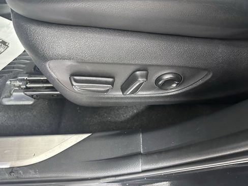 Used 2023 Toyota Highlander Limited image 23