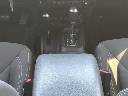 Used 2014 Jeep Wrangler Unlimited Sahara image 19