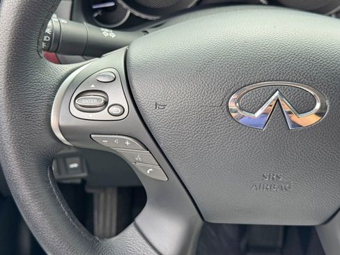Used 2019 INFINITI Q70 Luxe RWD image 22
