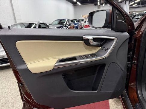 Used 2016 Volvo XC60 T5 Premier image 16