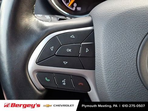 Used 2022 Jeep Grand Cherokee Laredo X image 25