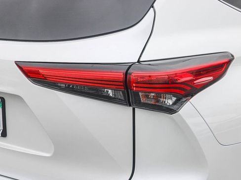 Used 2022 Toyota Highlander LE FWD image 10