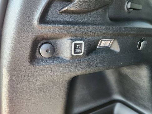 Used 2024 Jeep Grand Cherokee L Altitude AWD/4WD image 19