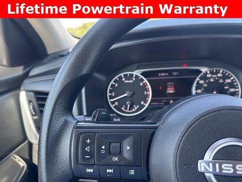 Used 2024 Nissan Rogue SV image 16