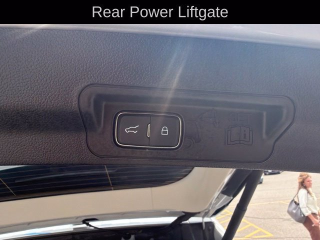 Used 2025 Ford Explorer Active AWD/4WD image 37