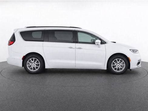 Used 2021 Chrysler Pacifica Touring-L w/ Premium & Safety Sphere Group FWD image 8