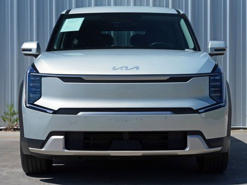 Used 2024 Kia EV9 Light Long Range image 6