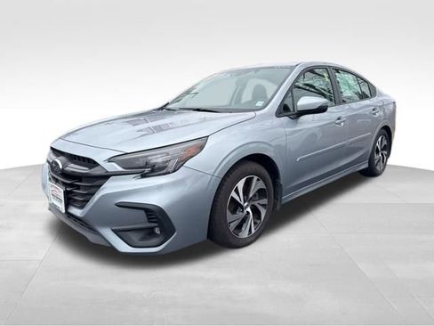 Used 2023 Subaru Legacy Premium image 3