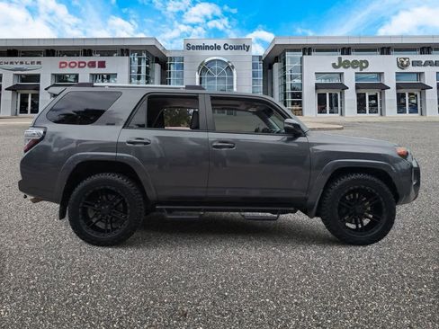 Used 2020 Toyota 4Runner SR5 Premium image 9