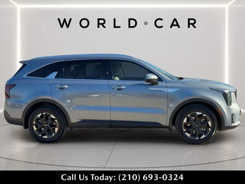 Used 2025 Kia Sorento S w/ Panoramic Sunroof Package FWD image 2