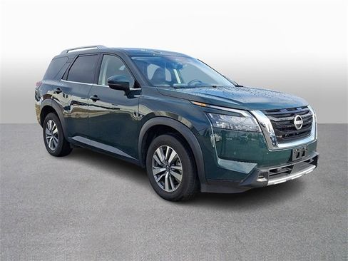 Used 2025 Nissan Pathfinder SL image 3