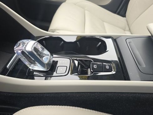 Certified 2023 Volvo XC40 B5 Plus w/ Driver Assist Package image 36