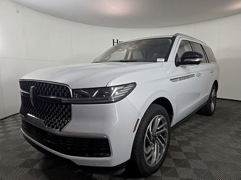 Certified 2025 Lincoln Navigator Reserve AWD/4WD image 2