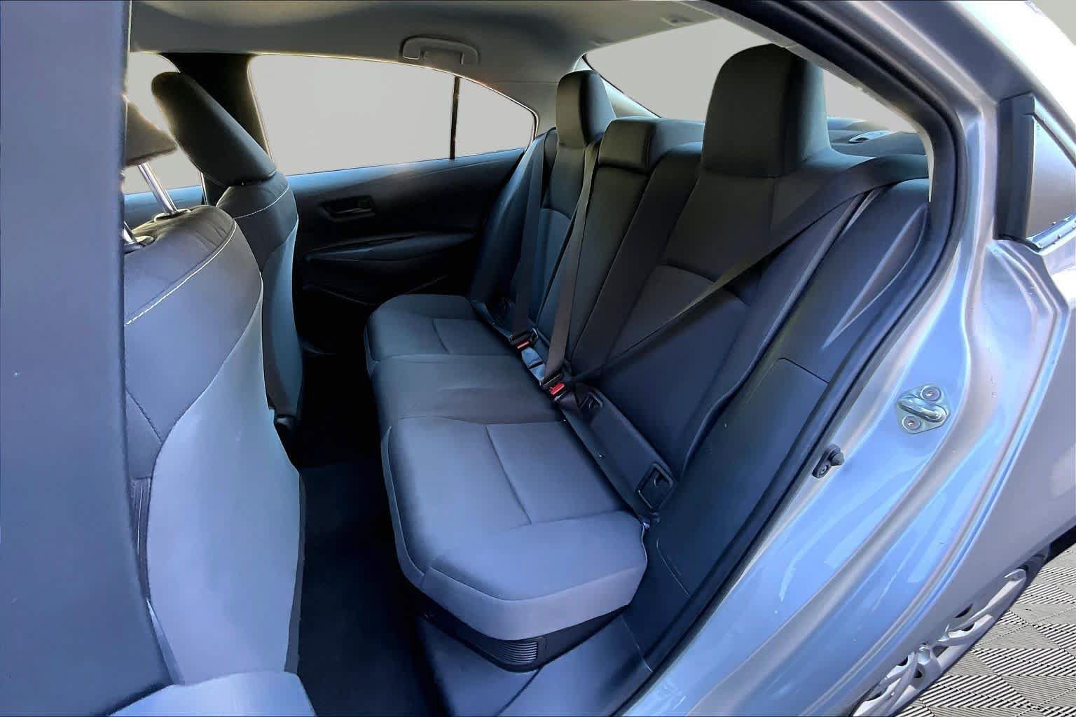 Used 2025 Toyota Corolla LE FWD image 21