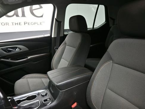 Used 2020 Chevrolet Traverse LT FWD image 16