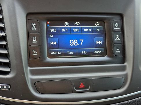 Used 2015 Chrysler 200 Limited image 21