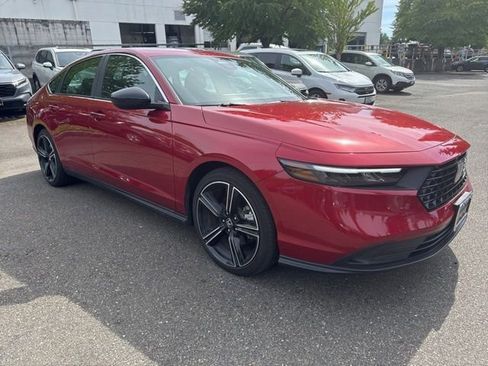 Used 2025 Honda Accord Sport image 2