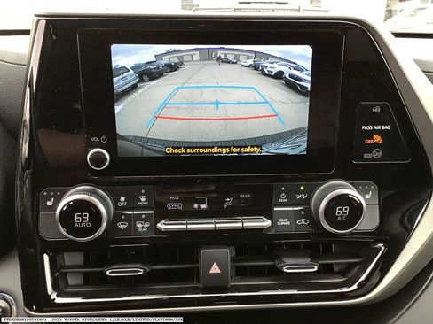 Used 2023 Toyota Highlander XLE image 9