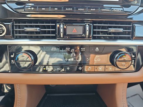 Used 2023 Nissan Pathfinder Platinum AWD/4WD image 26