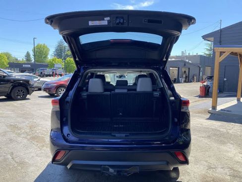 Used 2021 Toyota Highlander XLE AWD/4WD image 29