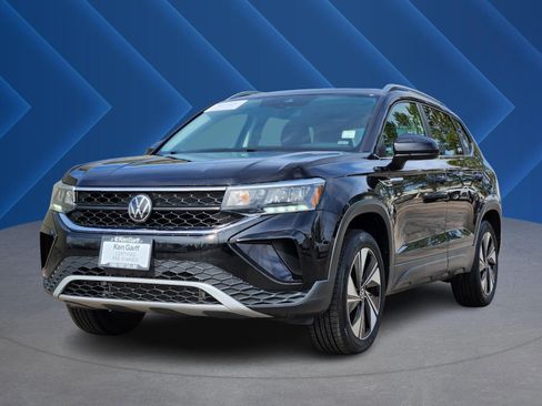 Used 2024 Volkswagen Taos SE AWD/4WD image 1