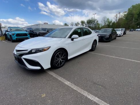 Used 2024 Toyota Camry SE FWD image 7