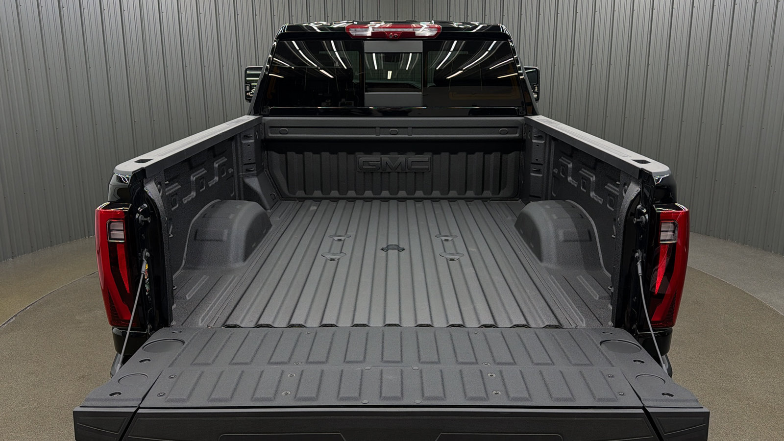 Used 2026 GMC Sierra 2500 Denali Ultimate w/ LPO, Black Badging Package AWD/4WD image 17
